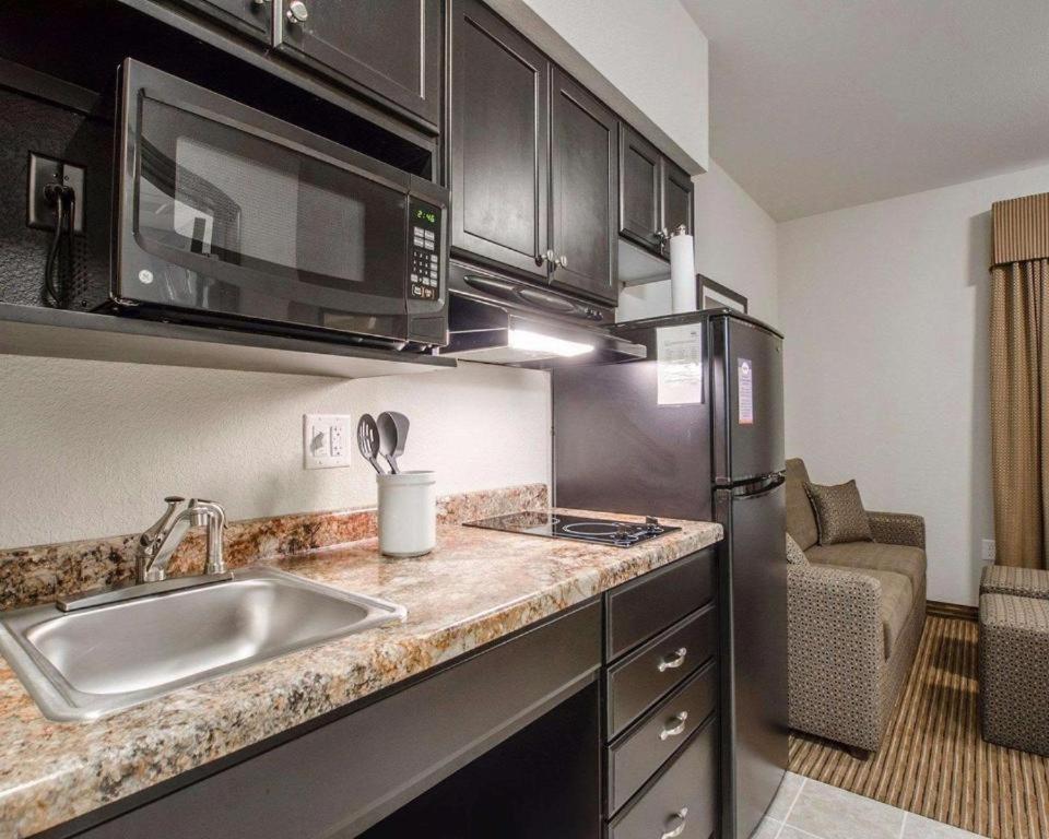 Royal Suites Estevan Exterior foto